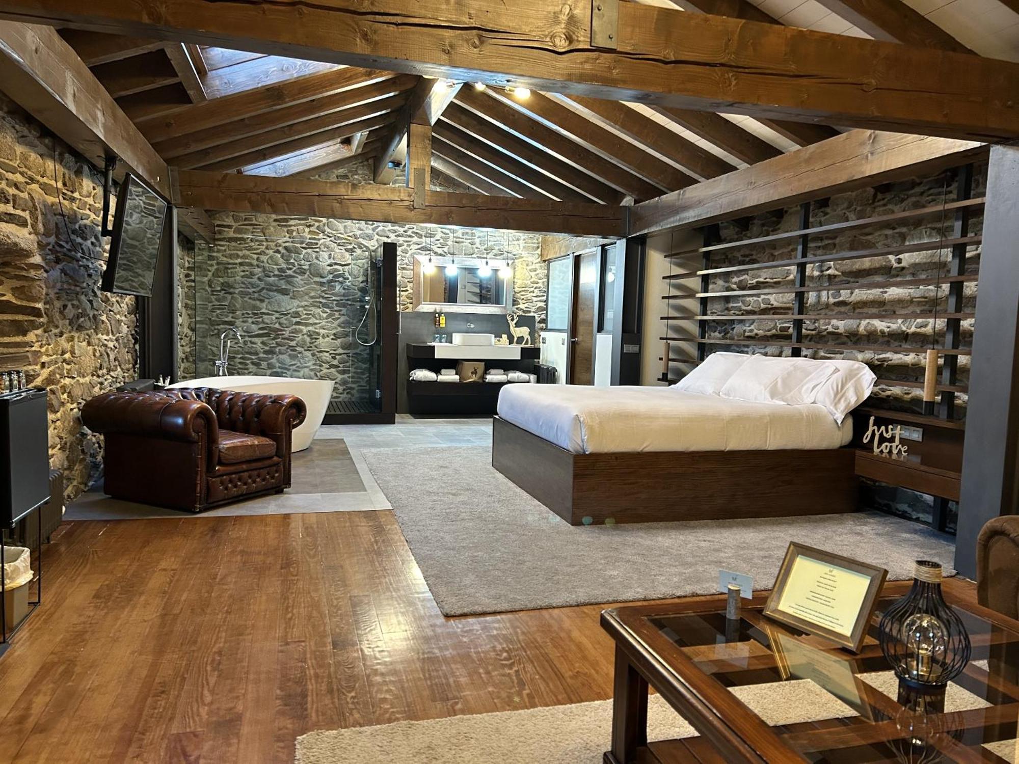 Mas Farner - Adults Only Bed & Breakfast Llivia Room photo